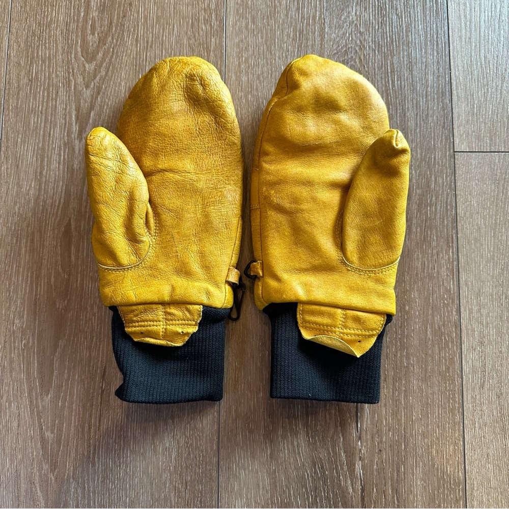 Flylow baker mittens size small